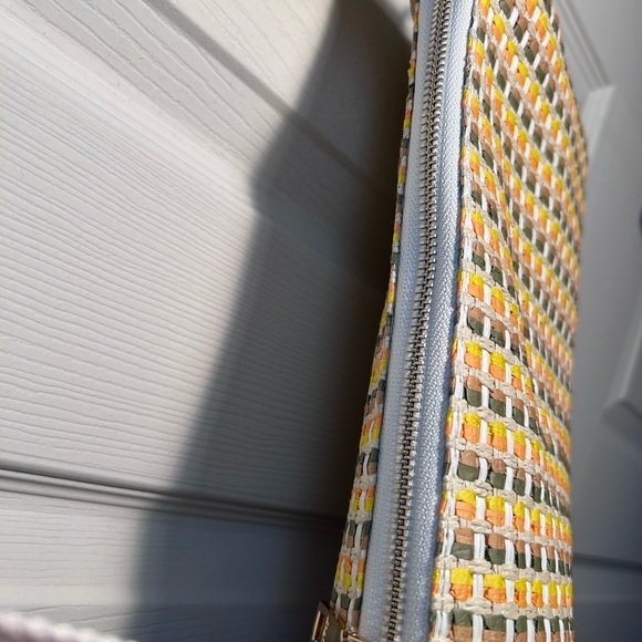 Jen & Co Izzy Crossbody w/Guitar Strap - Picture 3 of 16